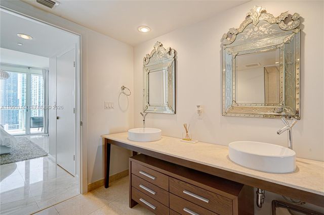 495 Brickell Ave 3505, Miami, FL 33131