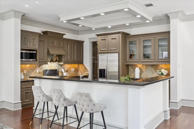 1325 Ashland Street, Houston, TX 77008