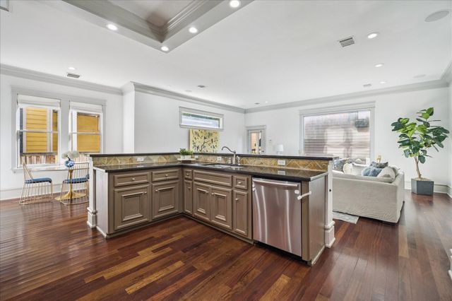 1325 Ashland Street, Houston, TX 77008