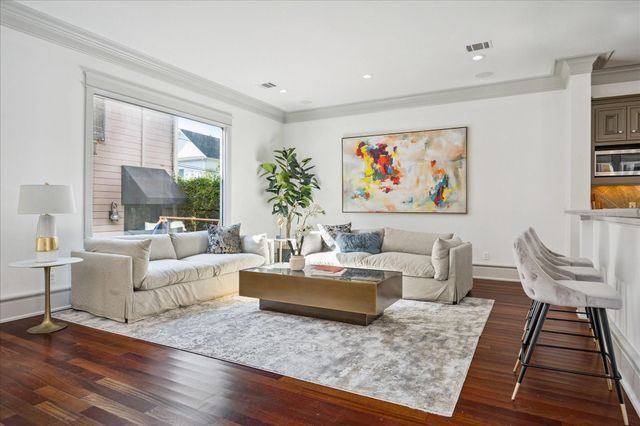 1325 Ashland Street, Houston, TX 77008