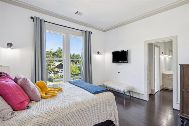 1325 Ashland Street, Houston, TX 77008