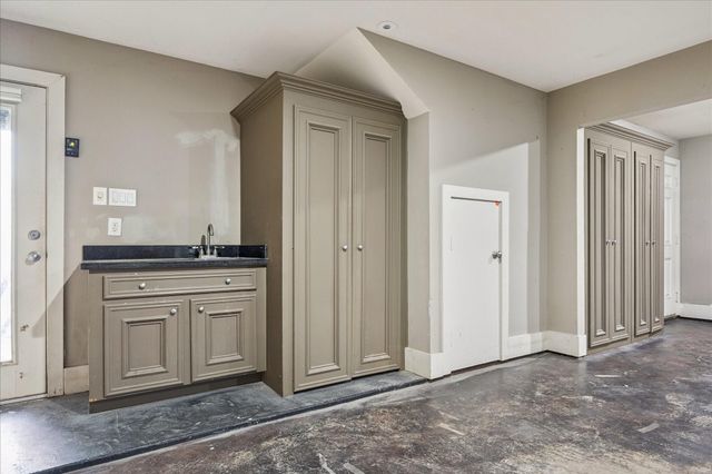 1325 Ashland Street, Houston, TX 77008