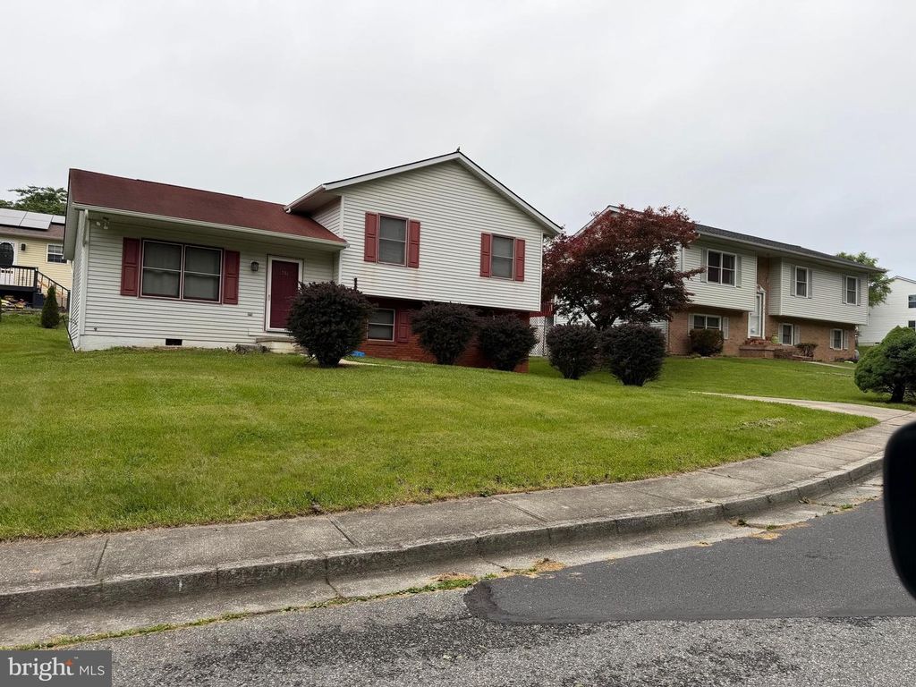 351 BEAUREGARD BLVD, Charles Town, WV 25414