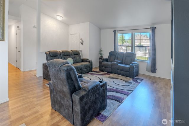 559 Algona Boulevard N, Algona, WA 98001