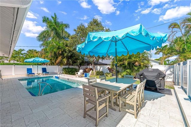 575 101st AVE N, Naples, FL 34108