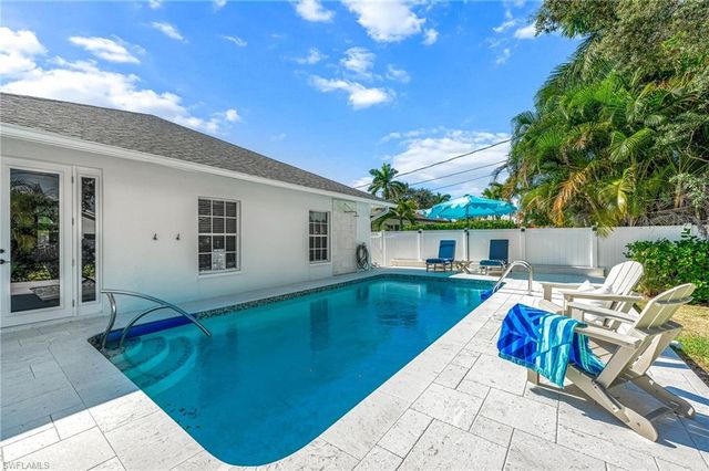 575 101st AVE N, Naples, FL 34108
