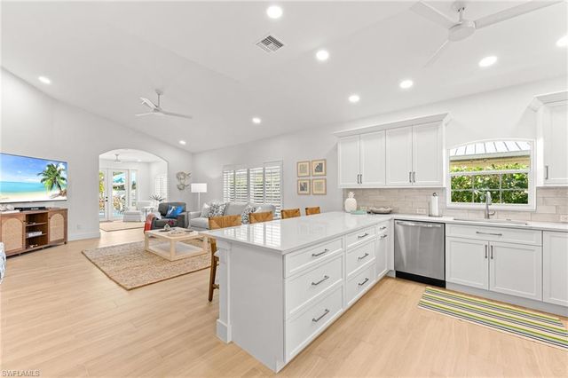 575 101st AVE N, Naples, FL 34108