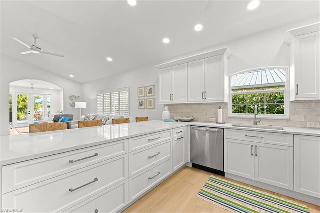 575 101st AVE N, Naples, FL 34108