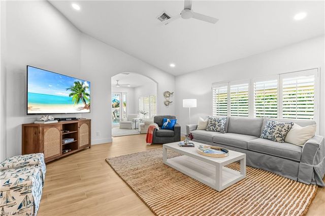 575 101st AVE N, Naples, FL 34108