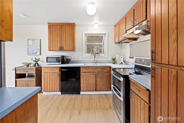 5734 S 300th Place, Auburn, WA 98001