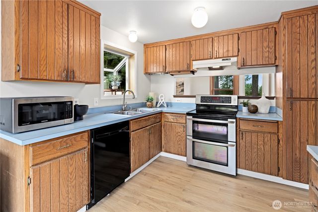 5734 S 300th Place, Auburn, WA 98001