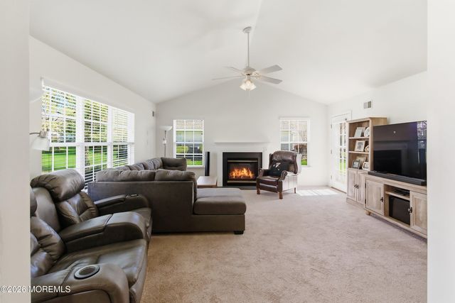 7 Ivy Hill Road, Lakewood, NJ 08701