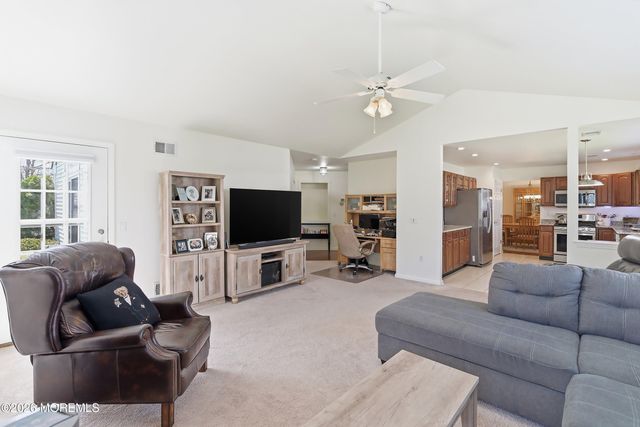 7 Ivy Hill Road, Lakewood, NJ 08701