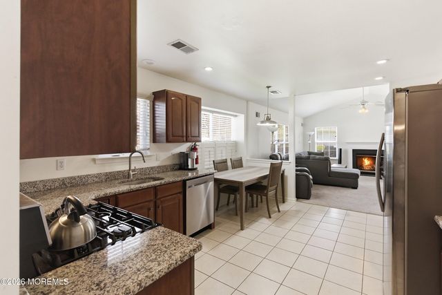 7 Ivy Hill Road, Lakewood, NJ 08701