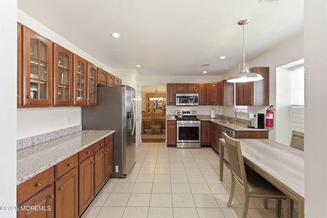 7 Ivy Hill Road, Lakewood, NJ 08701