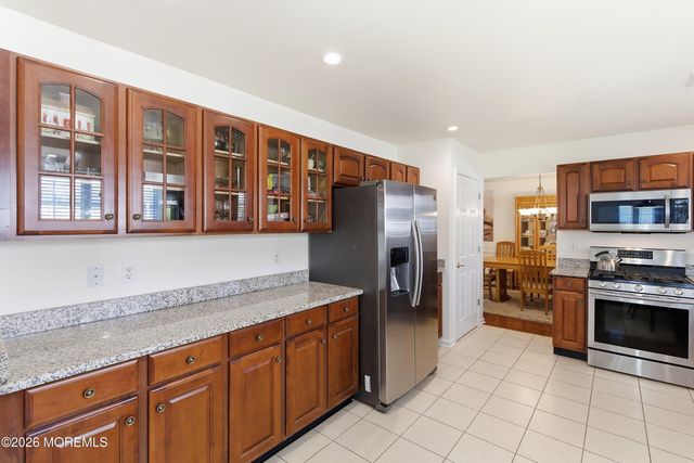 7 Ivy Hill Road, Lakewood, NJ 08701