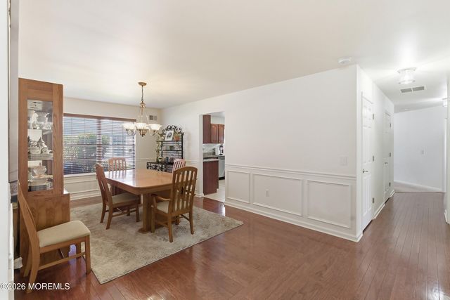 7 Ivy Hill Road, Lakewood, NJ 08701