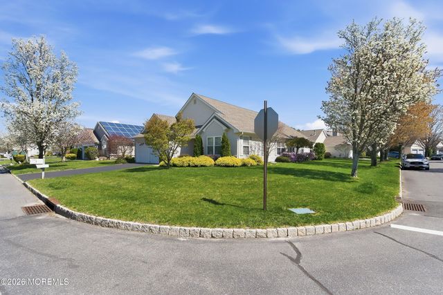 7 Ivy Hill Road, Lakewood, NJ 08701