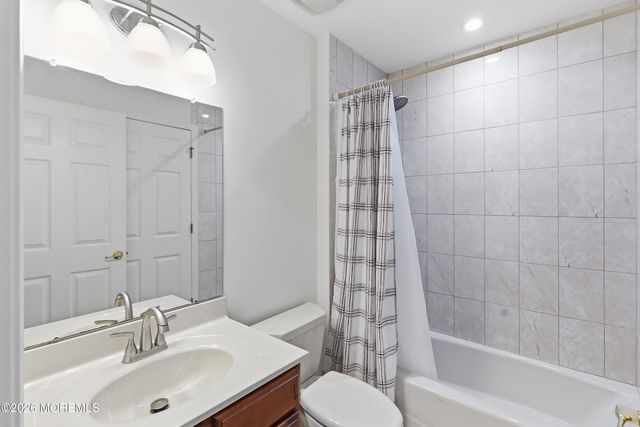 7 Ivy Hill Road, Lakewood, NJ 08701