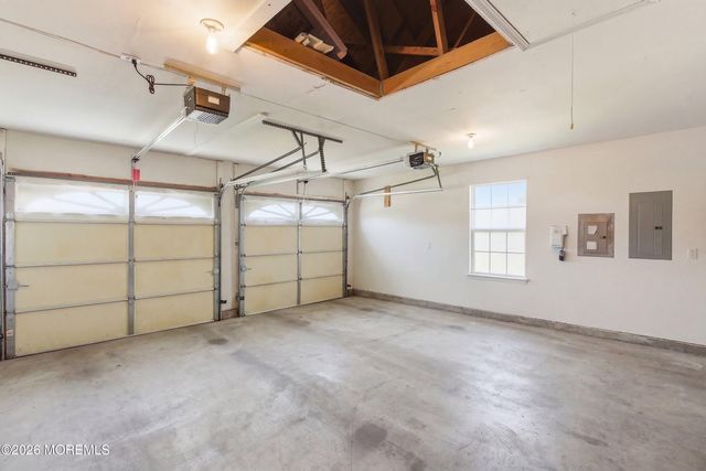 7 Ivy Hill Road, Lakewood, NJ 08701