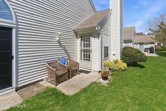 7 Ivy Hill Road, Lakewood, NJ 08701