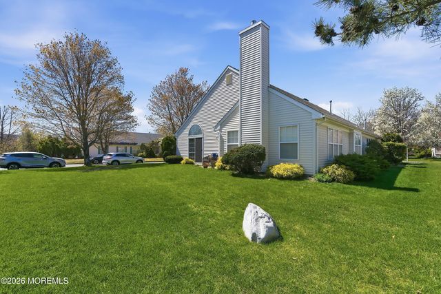 7 Ivy Hill Road, Lakewood, NJ 08701