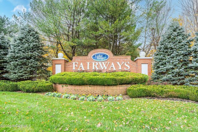 7 Ivy Hill Road, Lakewood, NJ 08701