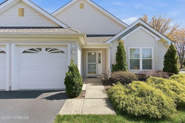 7 Ivy Hill Road, Lakewood, NJ 08701