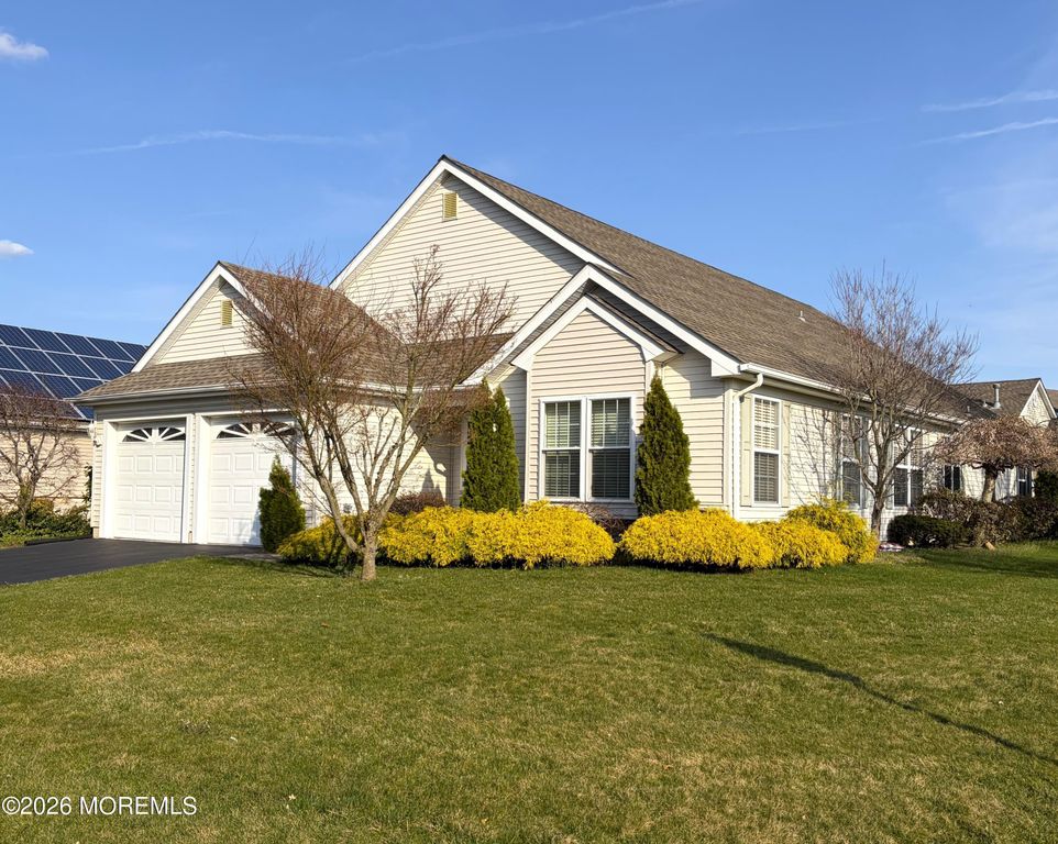 7 Ivy Hill Road, Lakewood, NJ 08701