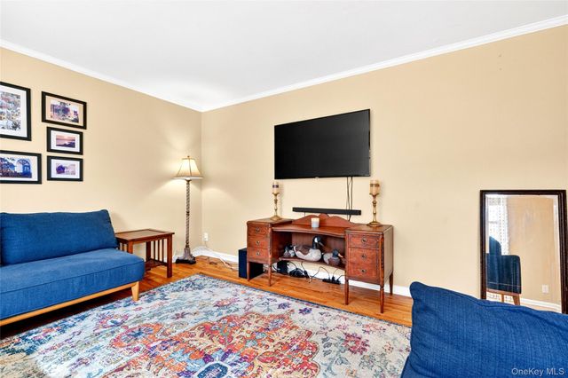 115 Robins Road 115, New Rochelle, NY 10801