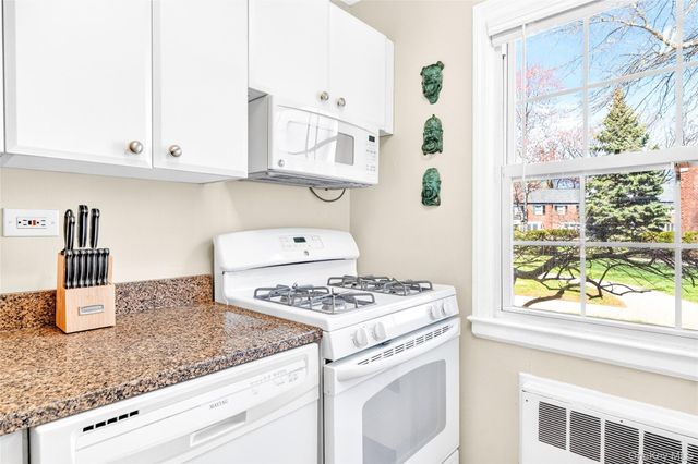 115 Robins Road 115, New Rochelle, NY 10801