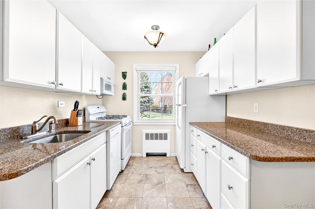 115 Robins Road 115, New Rochelle, NY 10801