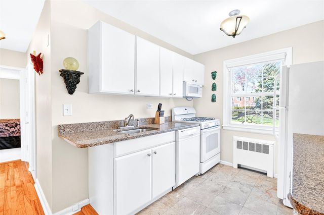 115 Robins Road 115, New Rochelle, NY 10801