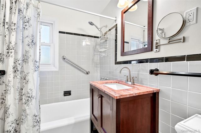 115 Robins Road 115, New Rochelle, NY 10801