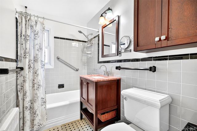 115 Robins Road 115, New Rochelle, NY 10801