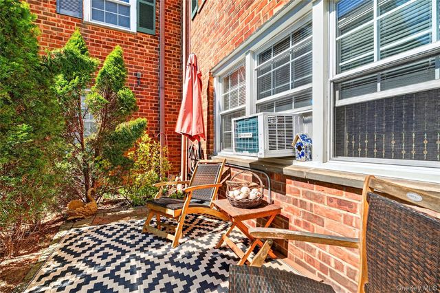 115 Robins Road 115, New Rochelle, NY 10801