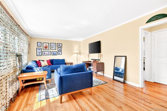 115 Robins Road 115, New Rochelle, NY 10801