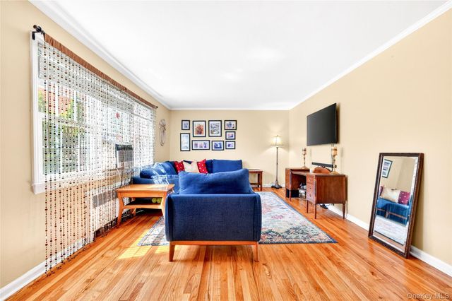 115 Robins Road 115, New Rochelle, NY 10801