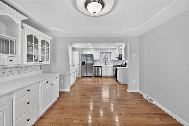 14 Cedarwood Rd, Billerica, MA 01821