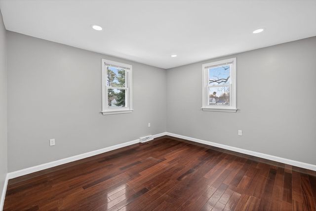 14 Cedarwood Rd, Billerica, MA 01821