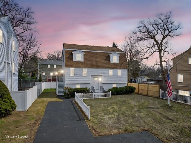 14 Cedarwood Rd, Billerica, MA 01821