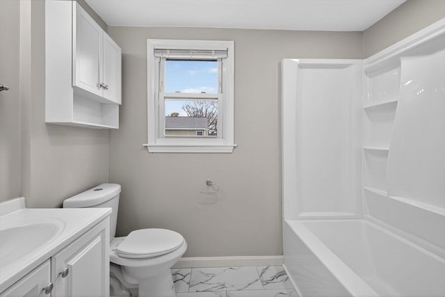 14 Cedarwood Rd, Billerica, MA 01821