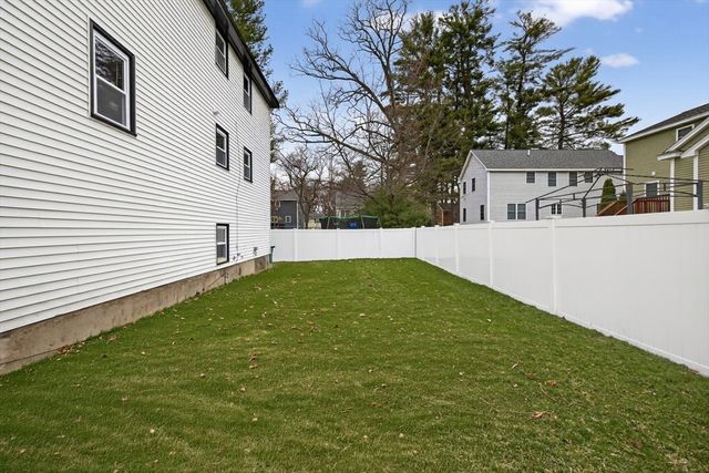 14 Cedarwood Rd, Billerica, MA 01821