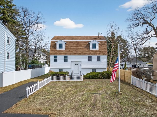 14 Cedarwood Rd, Billerica, MA 01821