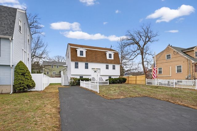 14 Cedarwood Rd, Billerica, MA 01821