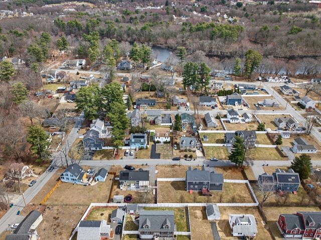 14 Cedarwood Rd, Billerica, MA 01821