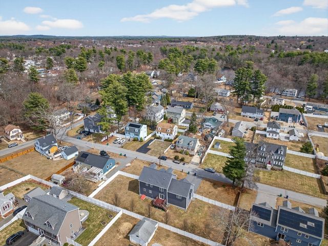 14 Cedarwood Rd, Billerica, MA 01821