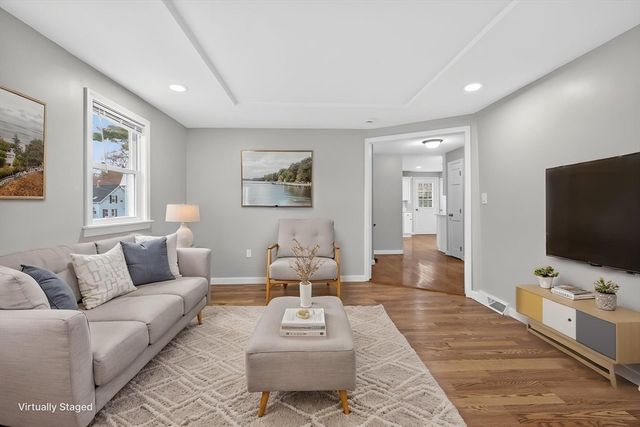 14 Cedarwood Rd, Billerica, MA 01821