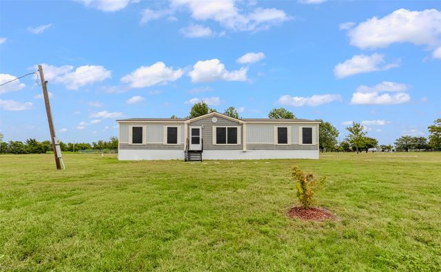 5716 Hillcrest Drive, Farmersville, TX 75442