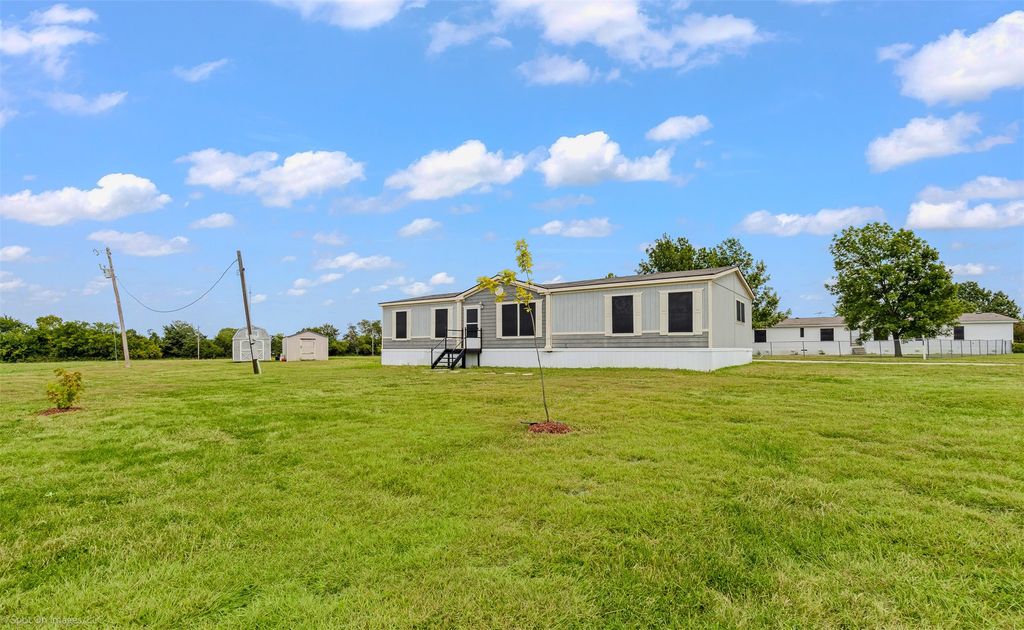 5716 Hillcrest Drive, Farmersville, TX 75442